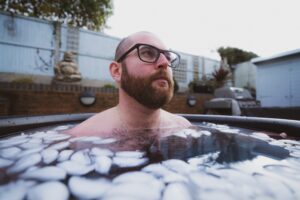 How Ice Baths Can Boost Your Productivity and Focus